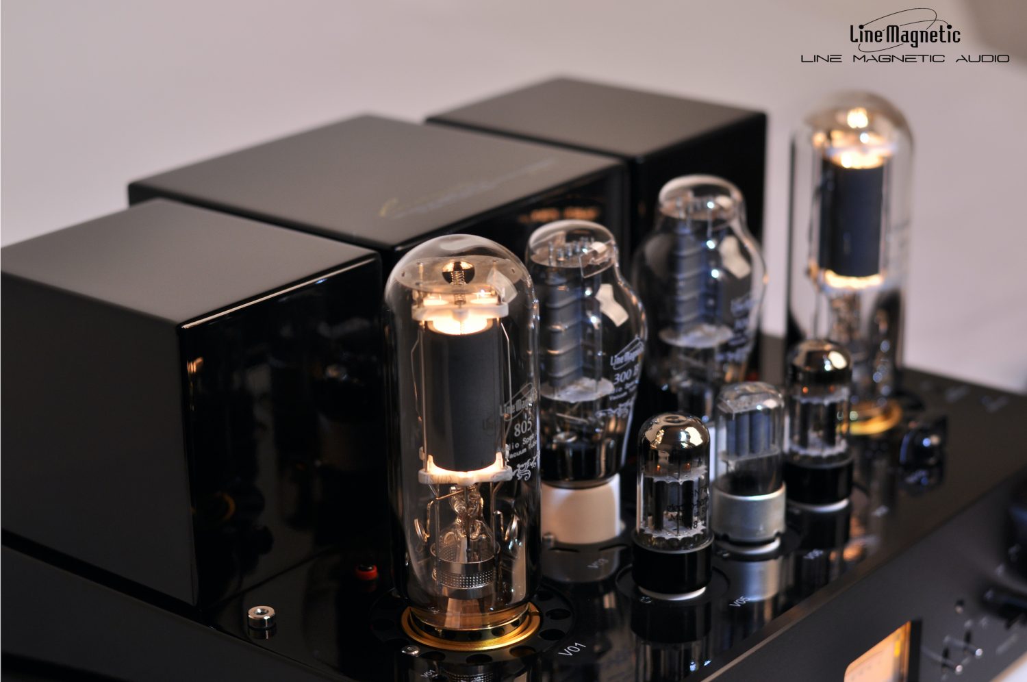 Magnetic Integrated Tube Amplifier